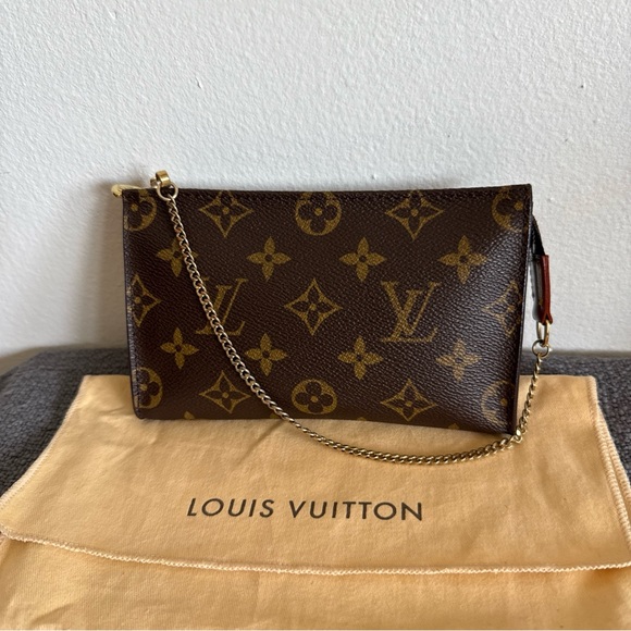•• SOLD ••AUTHENTIC Louis Vuitton Pochette Accessory Pouch, Monogram w dustbag - Picture 1 of 9